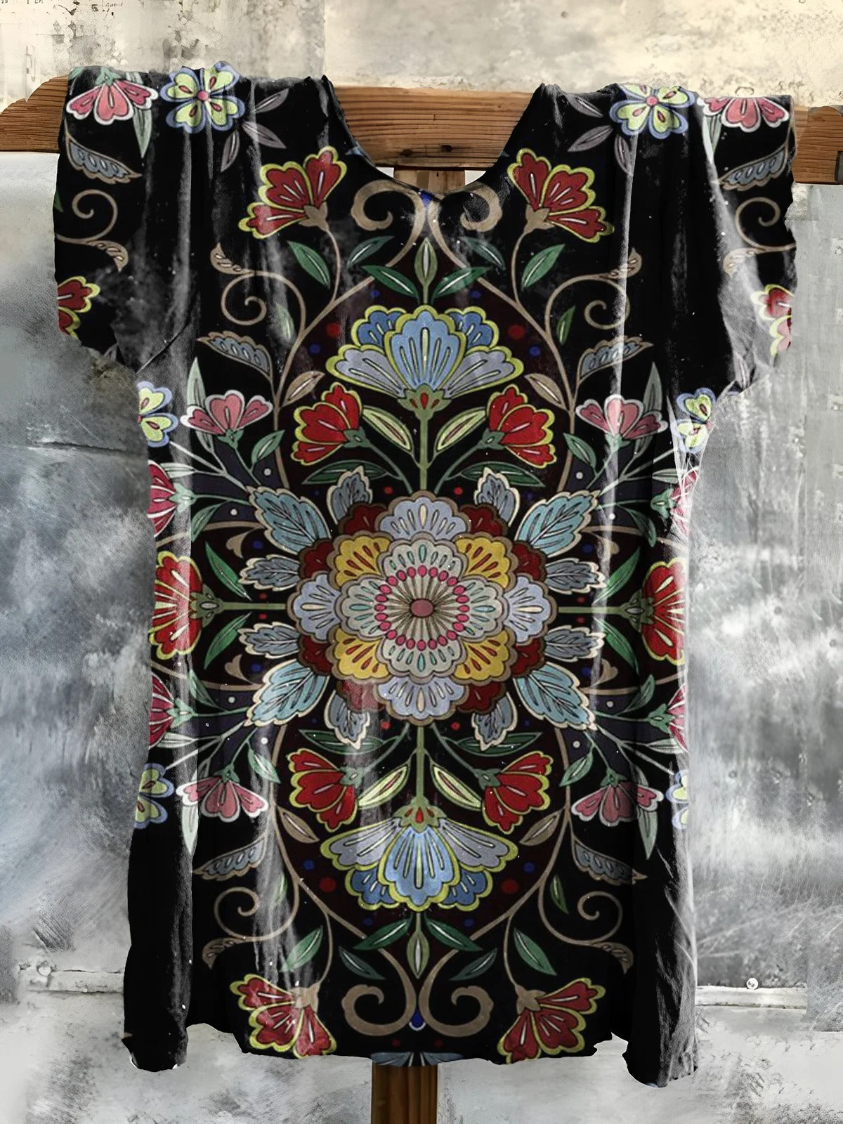 Women's Retro Ethnic Floral Totem Print V-neck Casual T-Shirt-1